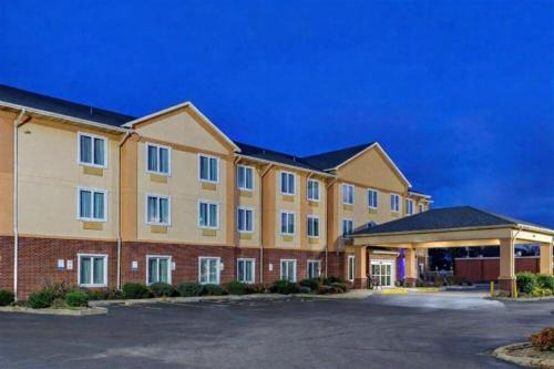 Springplace Inn & Suites
