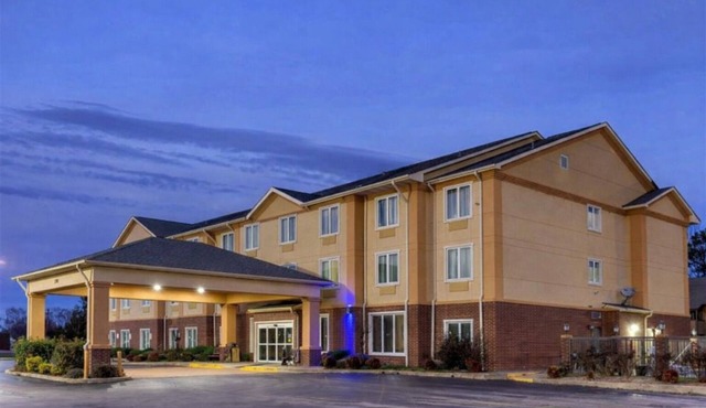 Springplace Inn & Suites