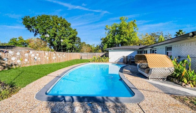 Springrock Urban Getaway| POOL