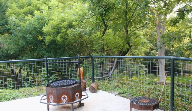 Springs Cabin with water view, overlooking the beautiful Leakey Springs