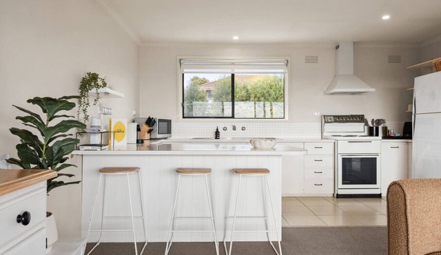 Springs Getaway- Bayviews, 3 bedroom, close to boat ramp