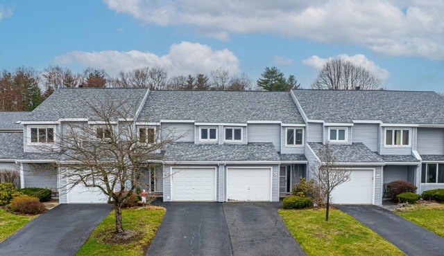 Springs Townhome with Community Pool!