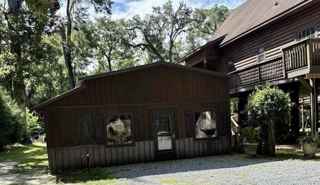 Springside Manor: BUNKHOUSE add-on - Sleeps up to an additional 8 guests