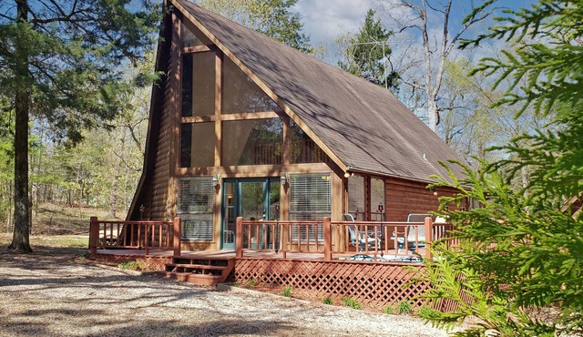 Springtime is here! Hot tub, Fire Pit, Dogs Welcome!
