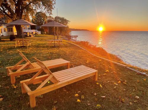 Springtime on the Lake Erie - 180 degree views and game arcade