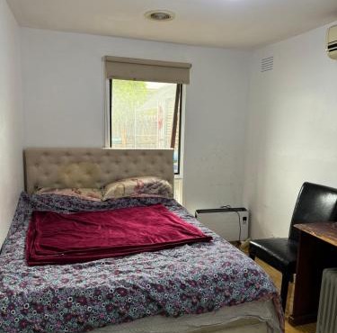 Springvale couple room with shared bathroom