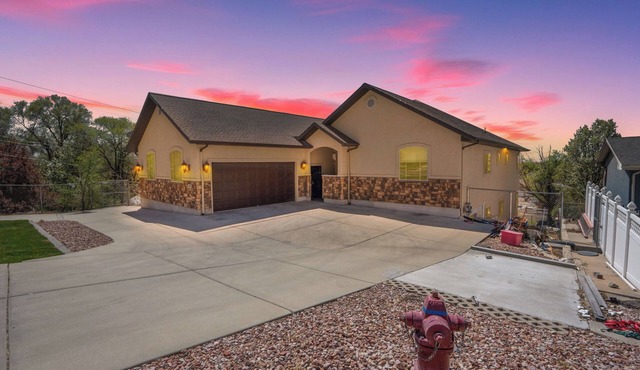 Springville Welcome Home: spacious 5-bedroom house in delightful Springville