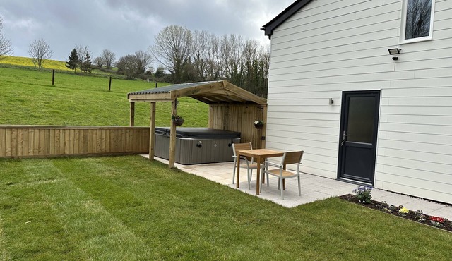 SPRINGWELL LODGE, pet friendly, country holiday cottage in Exeter