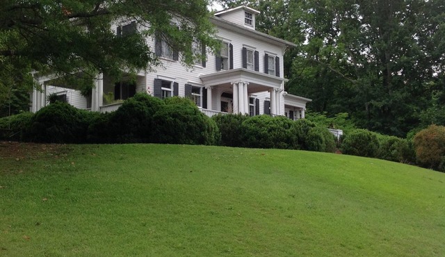 Springwood Inn.Southern!.Opportunity to experience the best of living!