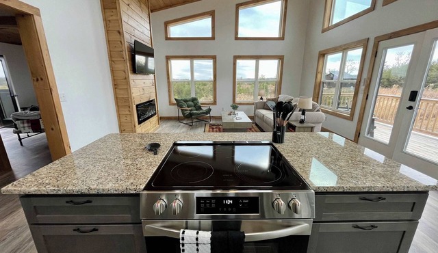 Spruce Arch | King Bed; Fireplace; Pets Welcome!