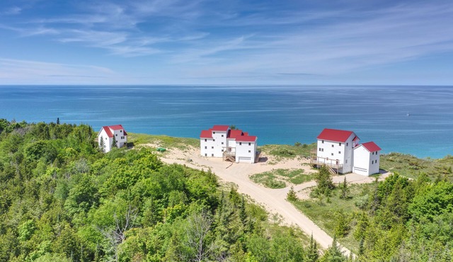 Spruce at Lake Bluff Preserve-Lake Michigan Views-Sleeps 20