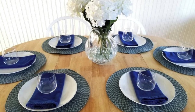 Spruce Beach Cottage - Walk to beach