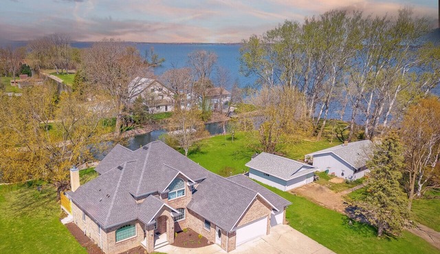 Spruce Channelview Oasis - Waterfront-8beds-Games
