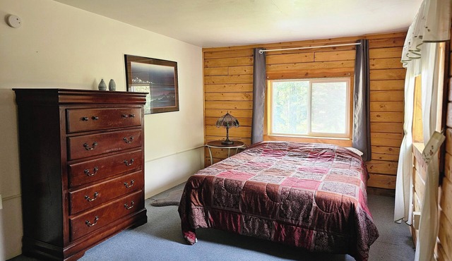 Spruce House: 8 Bedroom Family Cabin