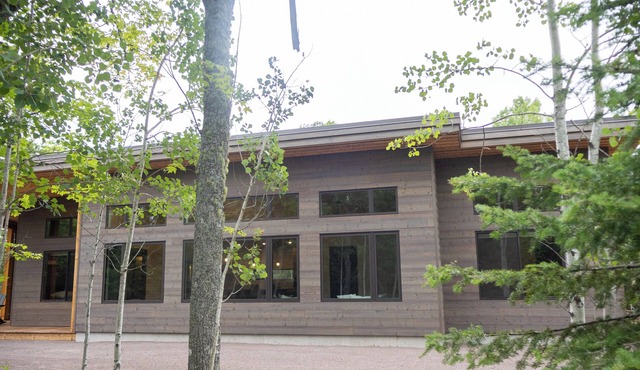 Spruce House: The Perfect Summer Retreat with Hiking, Swimming, and More