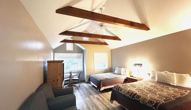 Spruce Lane Lodge and Cottages