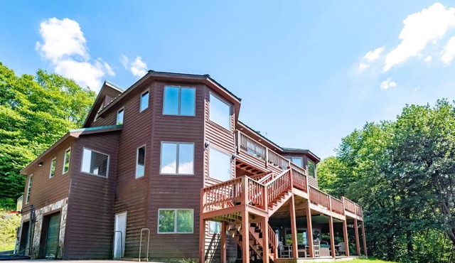 Spruce Lodge - 1465 Mountainside RdnnSpruce Lodge - Easy Access to Dolly Sods, Lake Access, Pet Friendly, Hot Tub