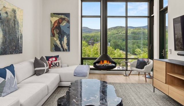 SPRUCE PEAK TREEHOUSE | 3 BED | STEPS TO THE LIFTS | MOUNTAIN VIEWS