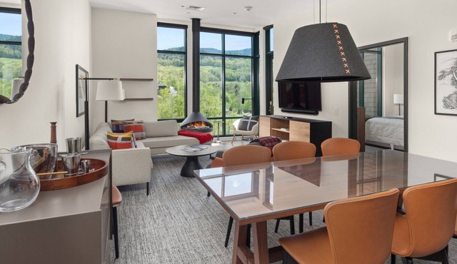 SPRUCE PEAK TREEHOUSE | 3 BED | STEPS TO THE LIFTS | MOUNTAIN VIEWS