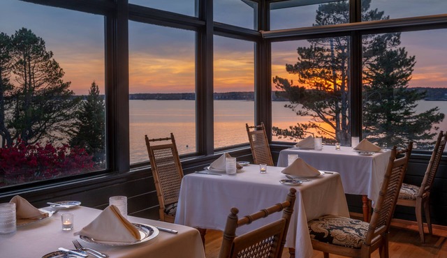 Spruce Point Inn