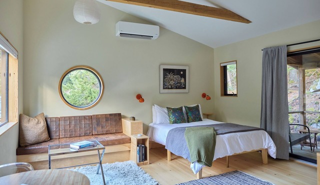 Spruce Studio: Near Beach+FirePit+Pond+Heat/AC+Fast WiFi