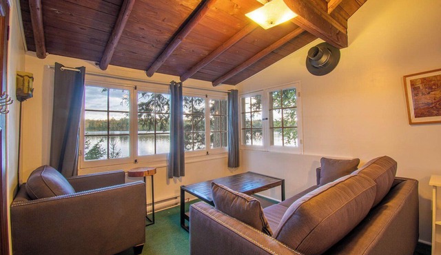 Sprucehaven Lodge - Three Bedroom Cottage, Sleeps 15