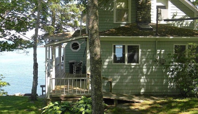 Spruceholm Cottage: Panoramic Ocean Views in Scenic Chamberlain