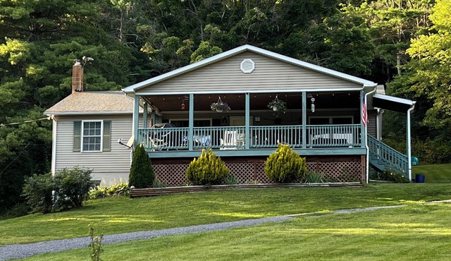 Spy Run Hideaway is a 1/2 mile from the Blue Ridge Parkway & pet friendly!