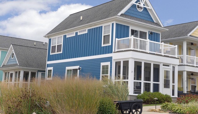 Spyglass Inn Cozy Retreat on the River at Heritage Harbor Near Starved Rock