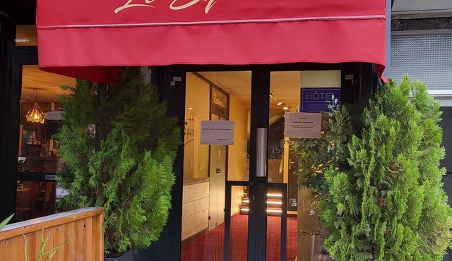 Square Hotel
