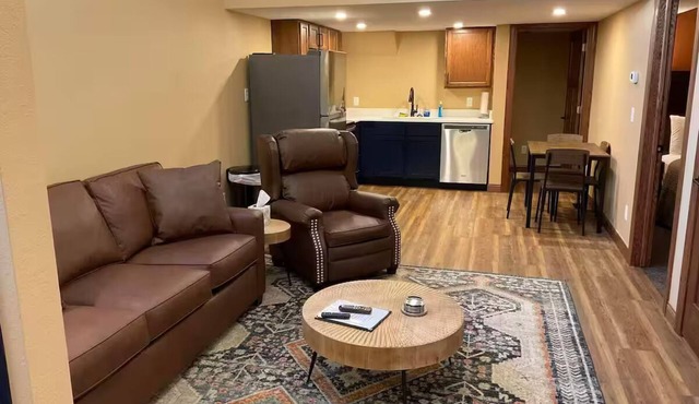 Square View Inn Suite 2