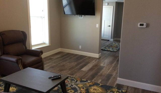 Square View Inn Suite 4