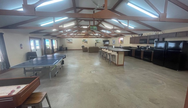 Squatch House - Great Room, Double Kitchen, Multiple Games! Sleeps 20 w/4 Baths