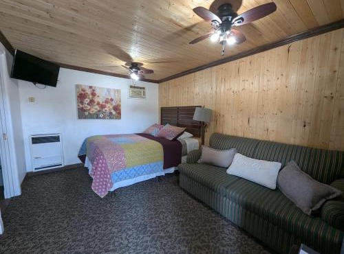 Squaw Valley Motel Room 6