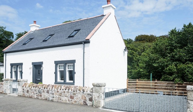 SQUIRREL COTTAGE, family friendly, luxury holiday cottage in Kirkcolm