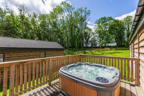 Squirrel Lodge 43 with Hot Tub