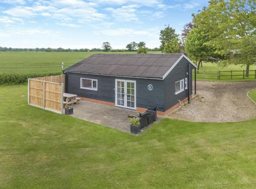 Squirrel Lodge- Uk47394