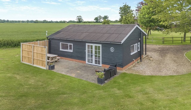 Squirrel Lodge- UK47394