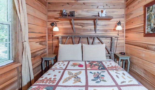 Squirrel's Nest - Cozy Cabin w/Pickleball and Tennis On Site
