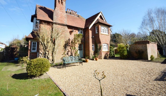 Squirrels - Bury - a country house that sleeps 8 guests in 4 bedrooms