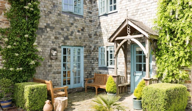 SQUIRRELS DRAY, pet friendly, with a garden in Gorran Haven