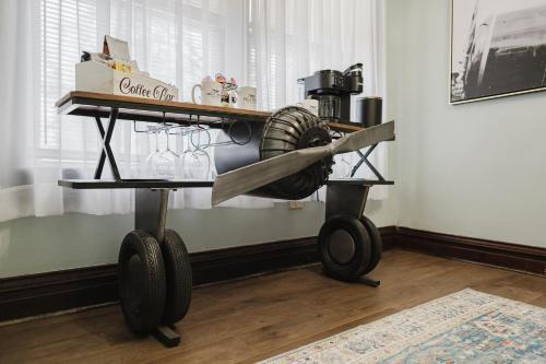 Sr Pilot Earhart Hangar Suite, 2 br K &Q, 1 Ba