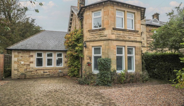 ST AIDANS, pet friendly, character holiday cottage in Alnwick