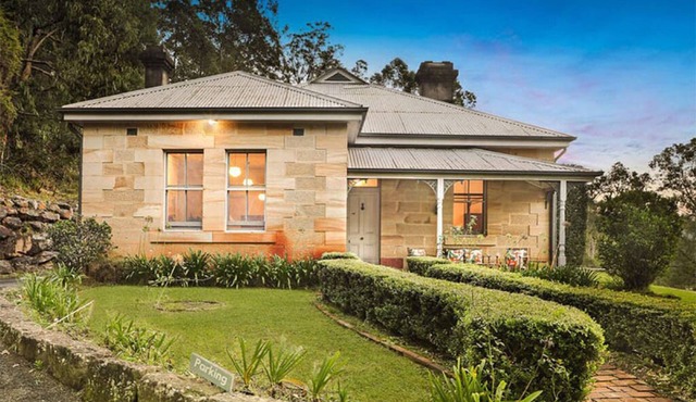 St Albans Courthouse - sleeps 8 with Pool