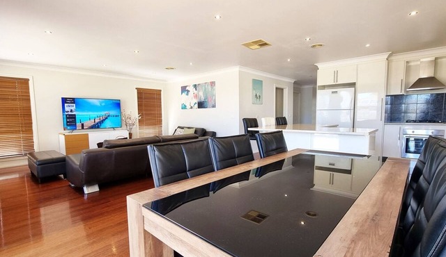 St Albans House - Spacious and Modern Home