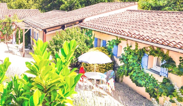 St Amand - Architect designed light and airy single-storey villa