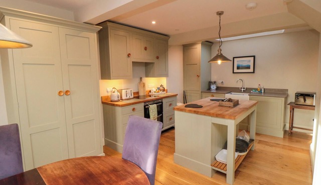 ST. ANTHONYS, family friendly, with open fire in Ampleforth