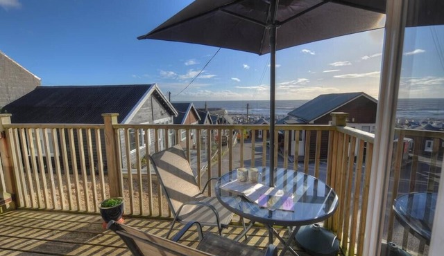 ST ANTON, pet friendly, country holiday cottage in Lyme Regis