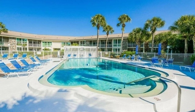 St. Armands Circle Sarasota, Florida - Restaurants, Shopping, Beaches, Sun & Fun