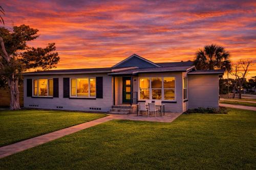 St Augustine Cottage with Private Heated Pool